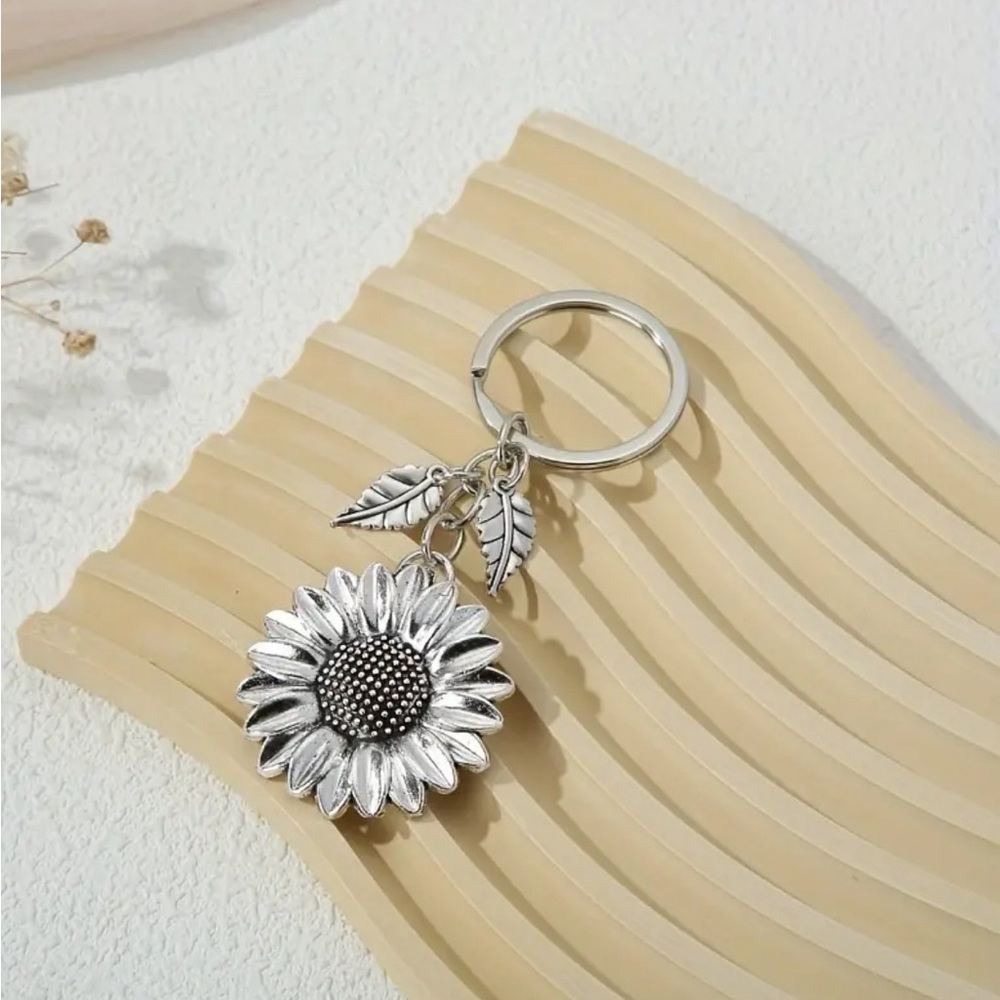 Sunflower Keychain - Picture 2 of 4